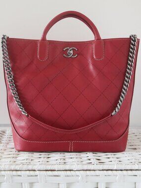 Chanel Red Pebbled Leather Tote Bag Silver Chain CC Logo Shoulder Handbag Large
